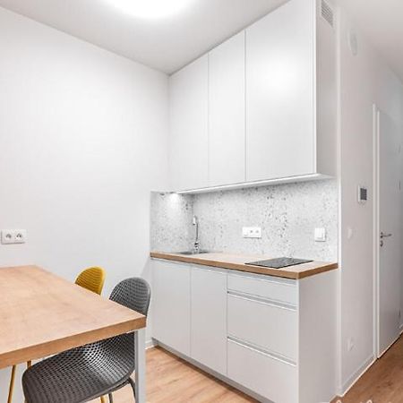 Ferienwohnung Modern Studio Near Airport And City Centre! Prag Exterior foto