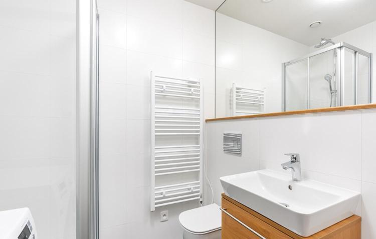 Ferienwohnung Modern Studio Near Airport And City Centre! Prag Exterior foto